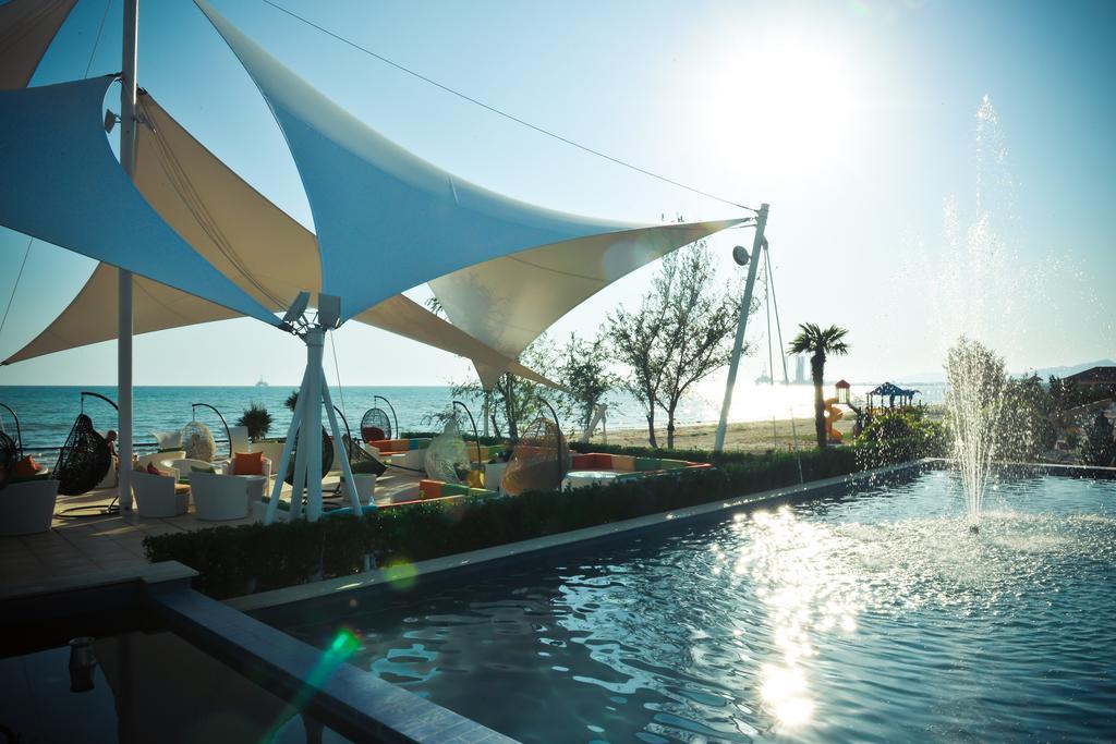 The Crescent Beach Hotel Baku Bagian luar foto